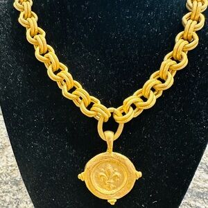 Susan Shaw Luxurious Gold Chain Necklace with Fleur de Lis Pendant
